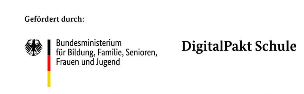 Logo und Text: "Gefördert durch: Bundesministerium für Bildung, Familie, Senioren, Frauen und Jugend" mit Bundesadler und fettgedrucktem "DigitalPakt Schule" auf weißem Grund - für das Bildungsengagement des Campus Klarenthal.